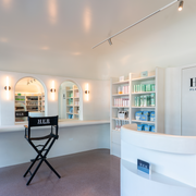 HER PLACE COSMETICS RENT A CHAIR