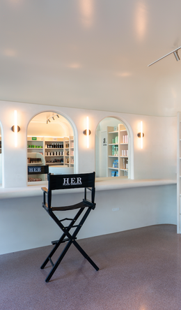 HER PLACE COSMETICS RENT A CHAIR