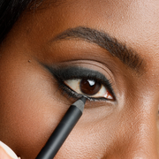 Hildun Beauty KajalLiner Noir Application